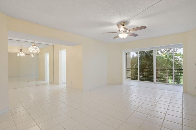 3810 Via Poinciana 404, Greenacres, FL 33467