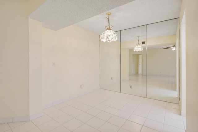 3810 Via Poinciana 404, Greenacres, FL 33467