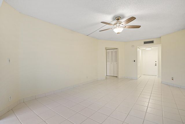 3810 Via Poinciana 404, Greenacres, FL 33467