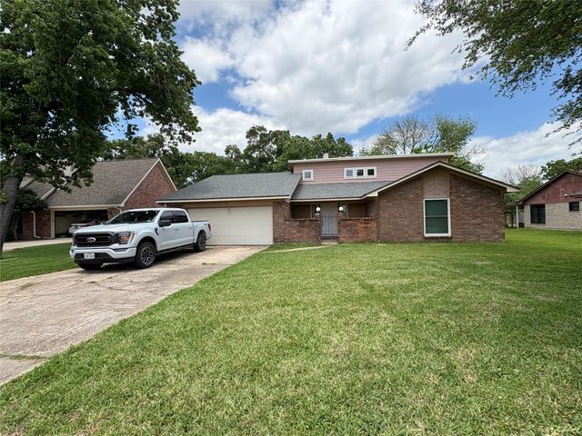 508 Pin Oak Drive, Baytown, TX 77520