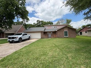 508 Pin Oak Drive, Baytown, TX 77520