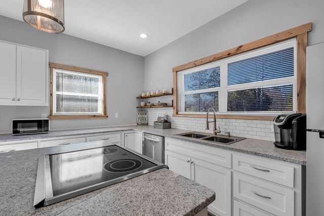 761 Metal Ford Rd, Hohenwald, TN 38462