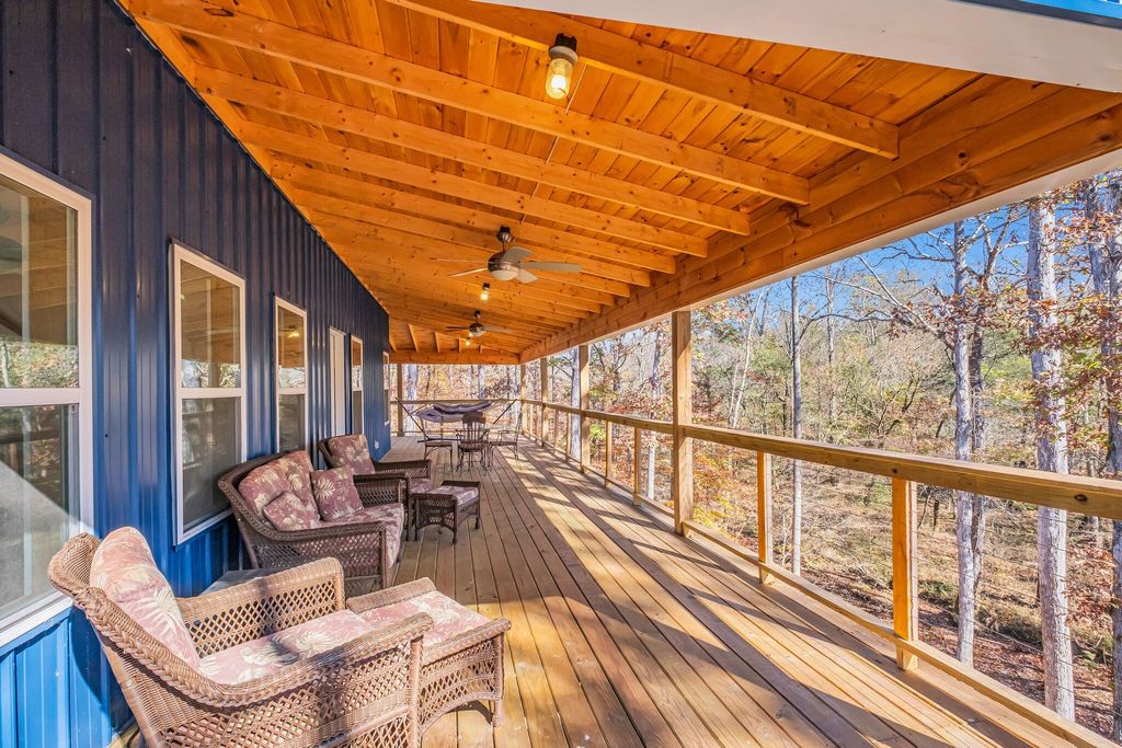 761 Metal Ford Rd, Hohenwald, TN 38462