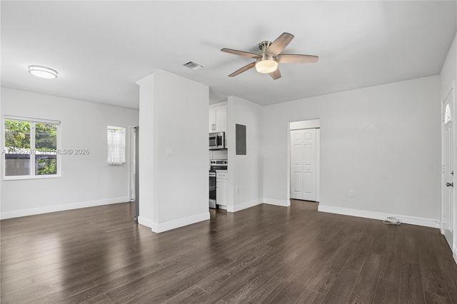 180 Seaman Ave, Opa-locka, FL 33054