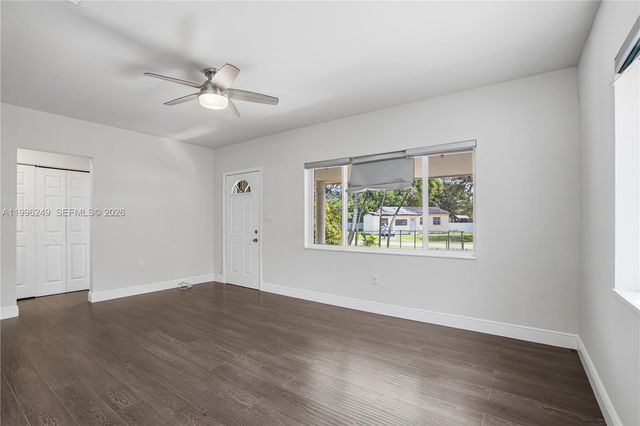 180 Seaman Ave, Opa-locka, FL 33054