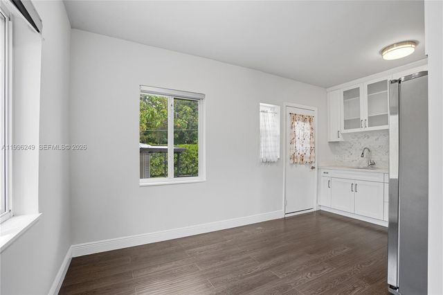 180 Seaman Ave, Opa-locka, FL 33054