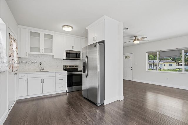 180 Seaman Ave, Opa-locka, FL 33054