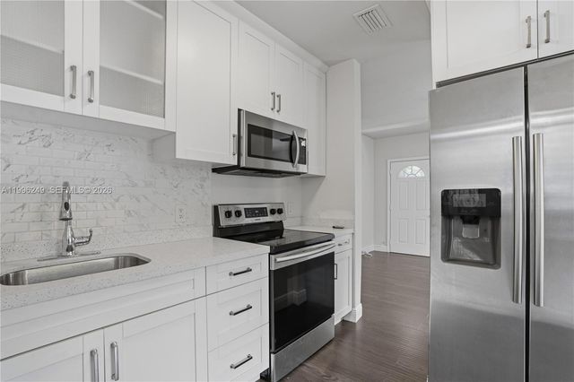 180 Seaman Ave, Opa-locka, FL 33054