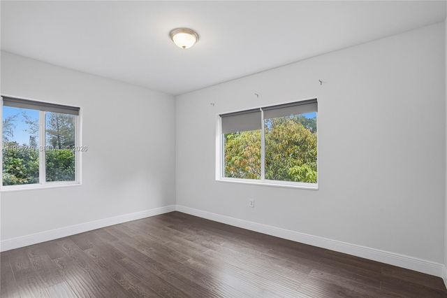 180 Seaman Ave, Opa-locka, FL 33054