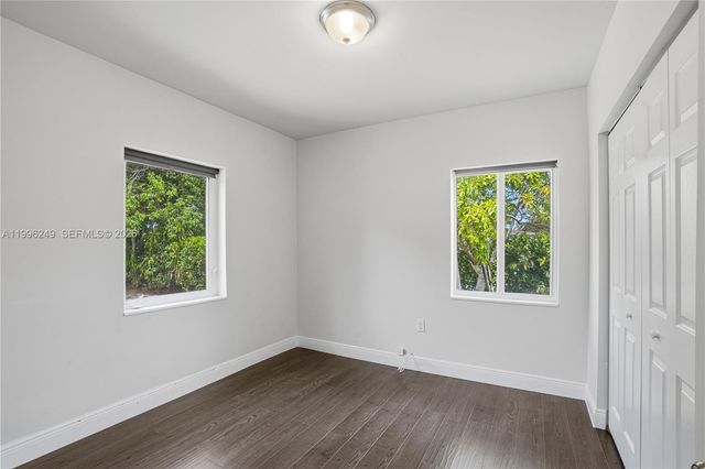 180 Seaman Ave, Opa-locka, FL 33054