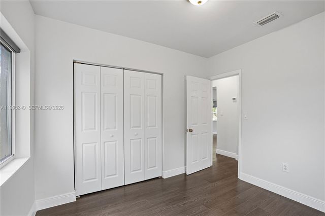 180 Seaman Ave, Opa-locka, FL 33054