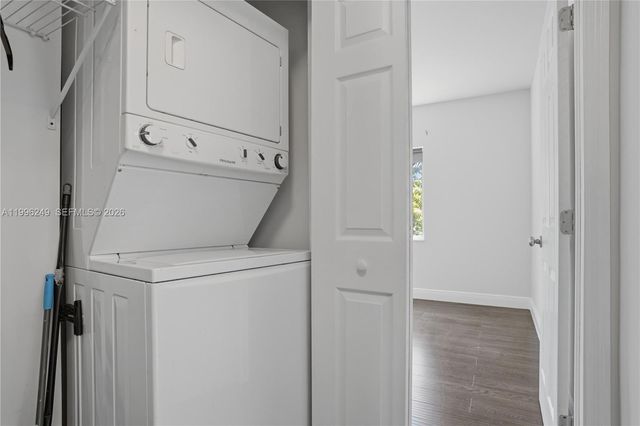 180 Seaman Ave, Opa-locka, FL 33054