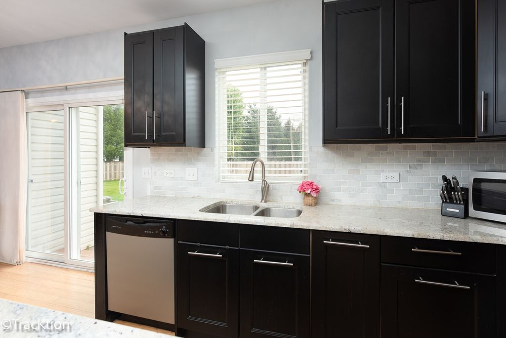 Image 11 of property listing at 129 Ginkgo Street, Bolingbrook, IL 60490