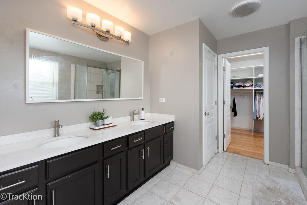 Image 16 of property listing at 129 Ginkgo Street, Bolingbrook, IL 60490