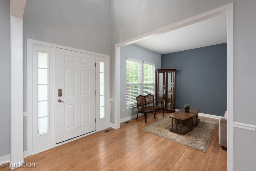 Image 3 of property listing at 129 Ginkgo Street, Bolingbrook, IL 60490