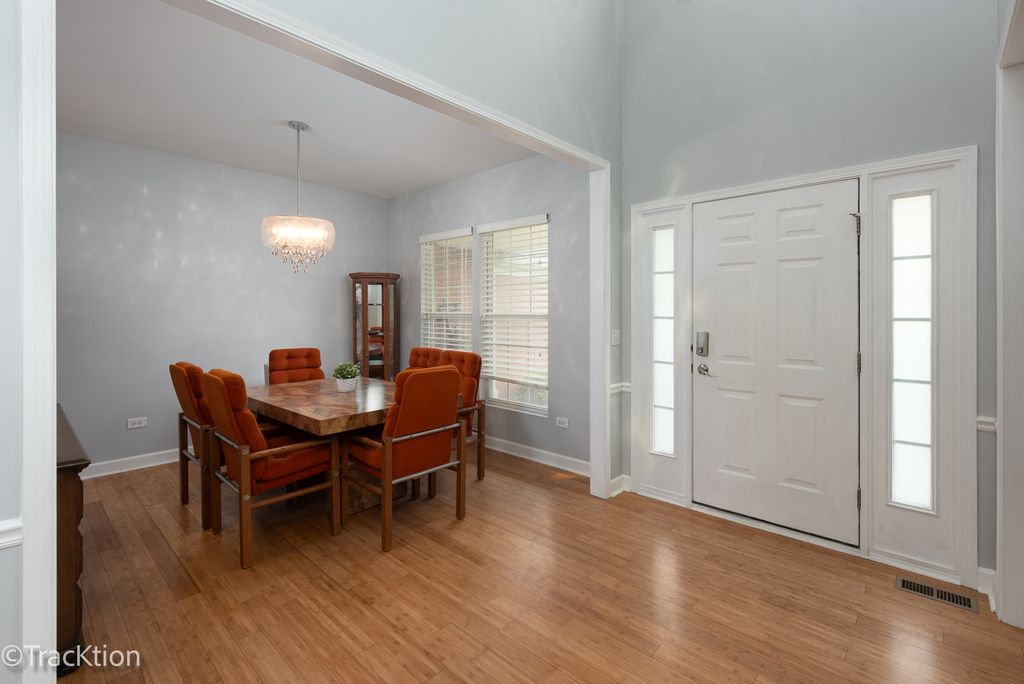 Image 4 of property listing at 129 Ginkgo Street, Bolingbrook, IL 60490
