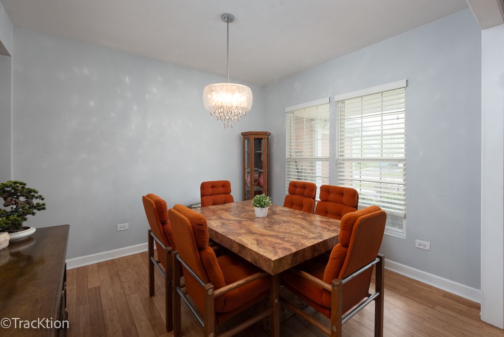 Image 5 of property listing at 129 Ginkgo Street, Bolingbrook, IL 60490