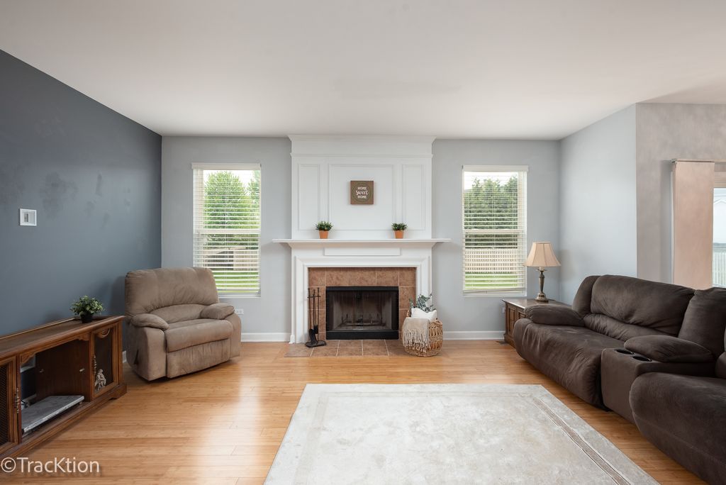 Image 7 of property listing at 129 Ginkgo Street, Bolingbrook, IL 60490