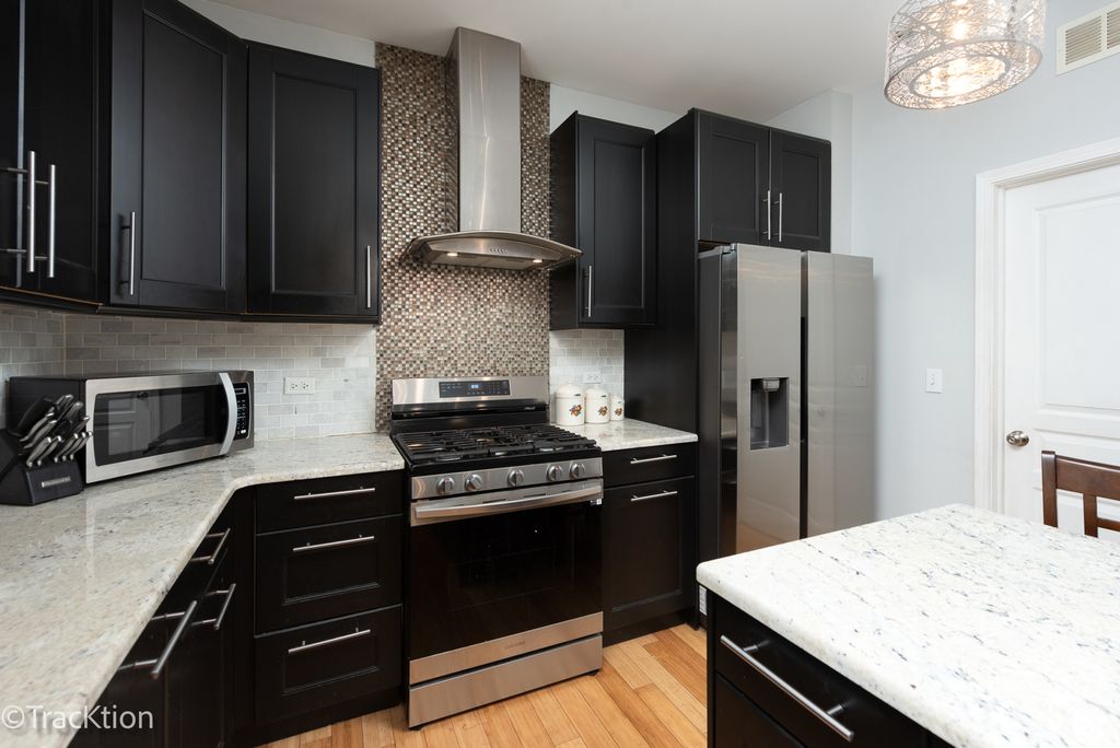 Image 10 of property listing at 129 Ginkgo Street, Bolingbrook, IL 60490