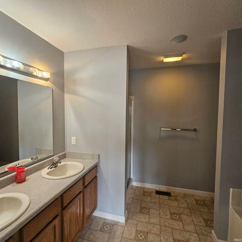 226 Beaulieu Place, Fort Wayne, IN 46825