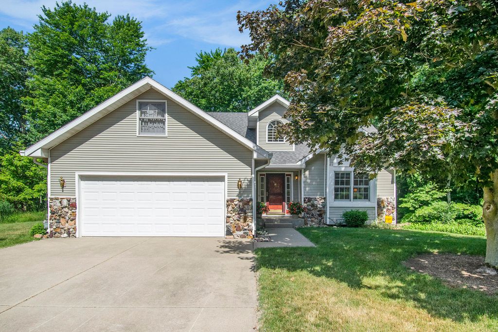 11276 Bridlewood Trail, Berrien Springs, MI 49103