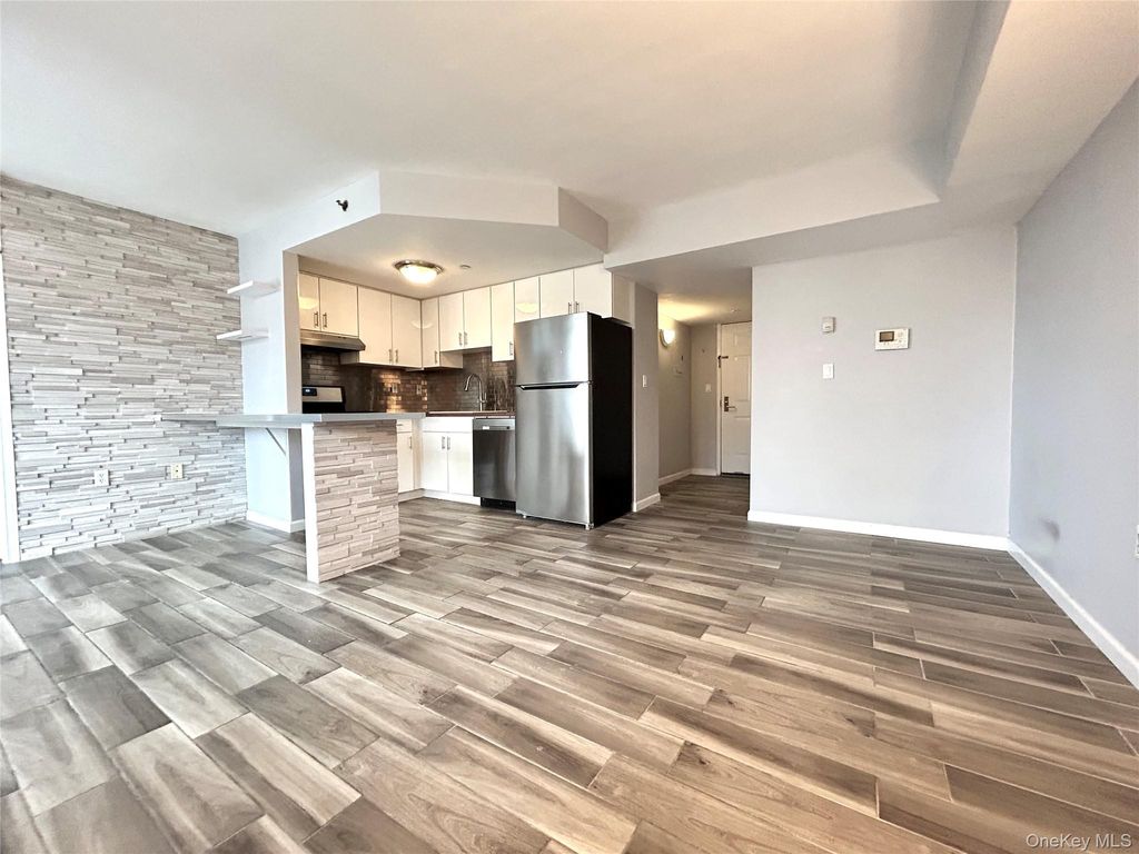 63-47 Booth Street 3C, Rego Park, NY 11374