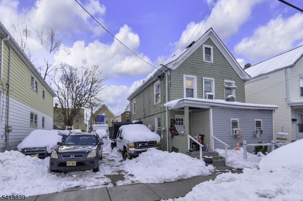 38 Harrison Pl, Clifton City, NJ 07011