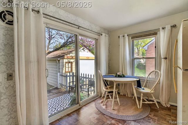 224 S Josephine Avenue, Pontiac, MI 48341