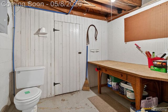224 S Josephine Avenue, Pontiac, MI 48341