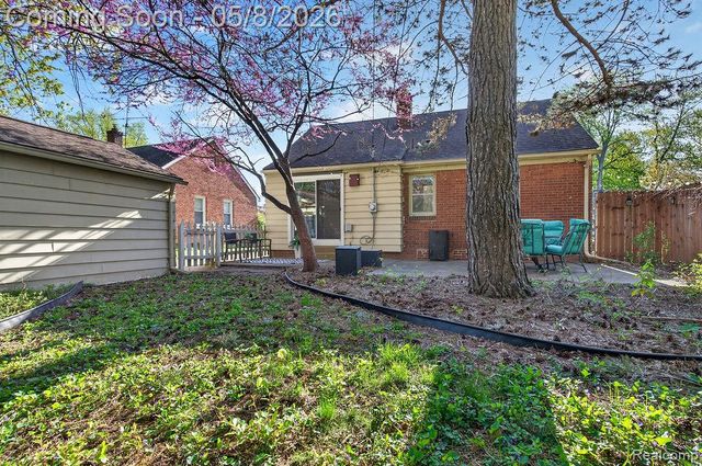224 S Josephine Avenue, Pontiac, MI 48341