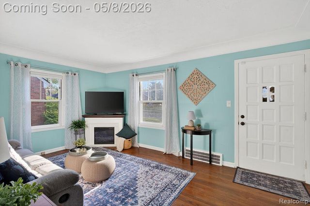 224 S Josephine Avenue, Pontiac, MI 48341