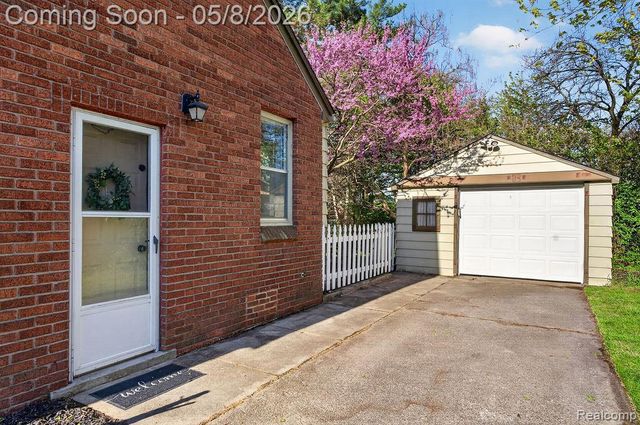 224 S Josephine Avenue, Pontiac, MI 48341