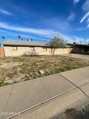 330 E DESERT Drive, Phoenix, AZ 85042