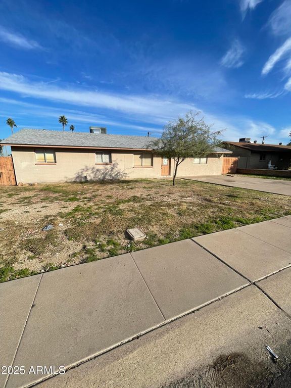 330 E DESERT Drive, Phoenix, AZ 85042