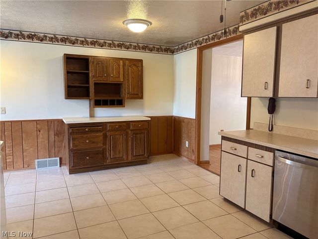 3000 Lost Nation Road, Willoughby, OH 44094