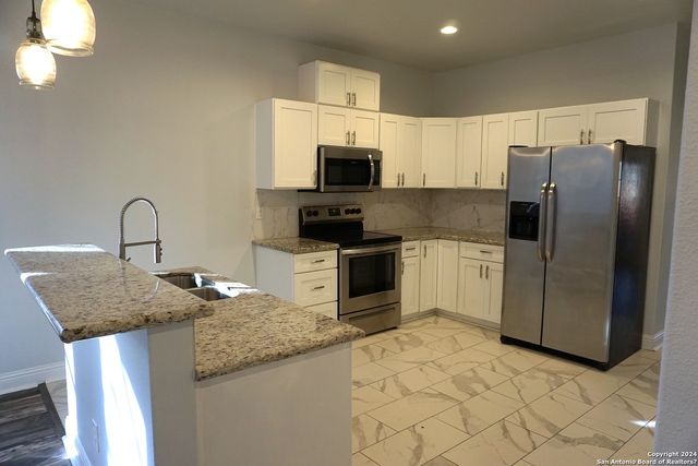 1415 SEMLINGER RD, San Antonio, TX 78220