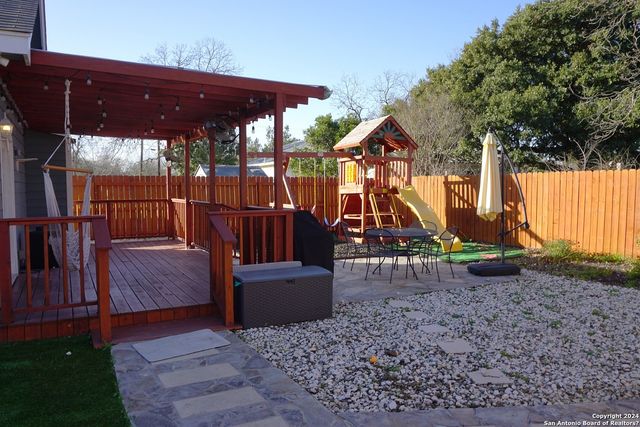 1415 SEMLINGER RD, San Antonio, TX 78220