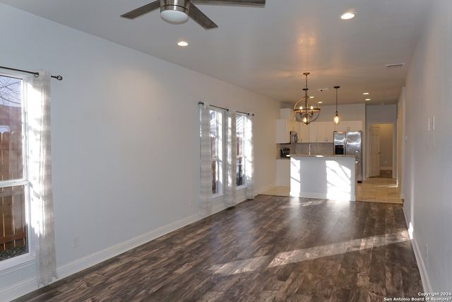 1415 SEMLINGER RD, San Antonio, TX 78220