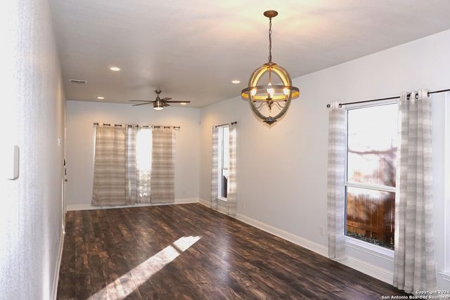1415 SEMLINGER RD, San Antonio, TX 78220