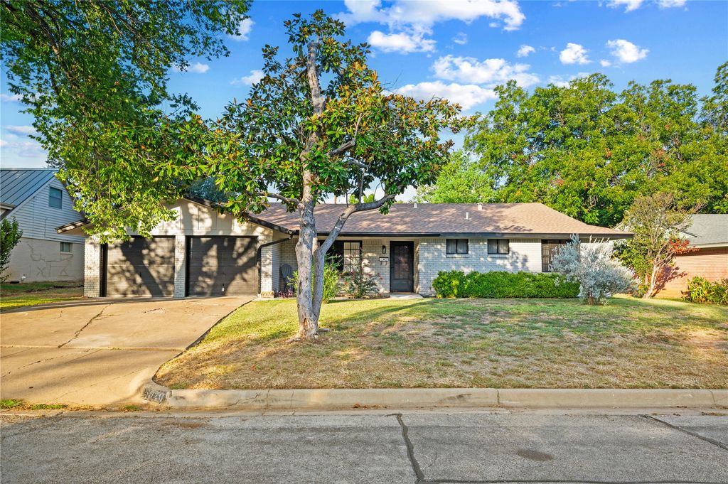 6920 Valhalla Road, Fort Worth, TX 76116 — exterior