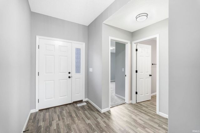 1409 Pyke Grove Pass, Huntertown, IN 46748