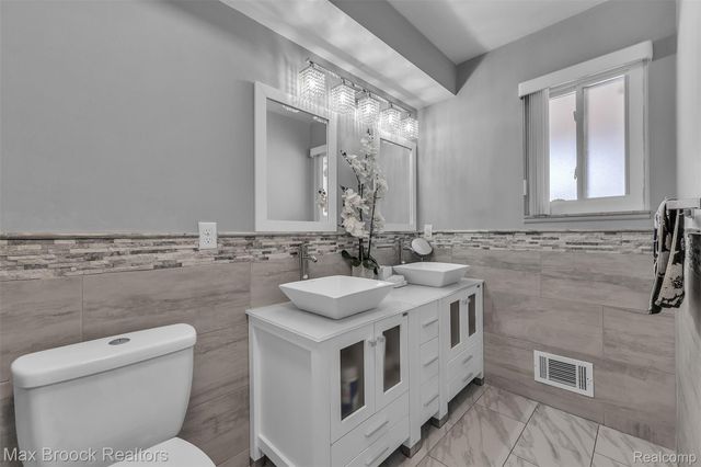 41893 Mary Kay Drive, Clinton Charter Township, MI 48038