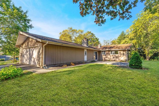 1640 Skyline DRIVE, Cedarburg, WI 53012
