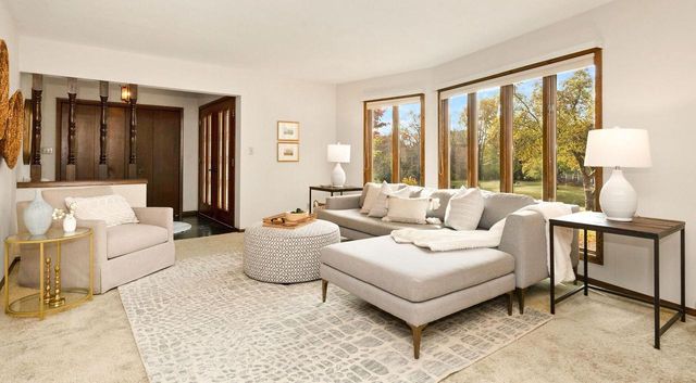 1640 Skyline DRIVE, Cedarburg, WI 53012