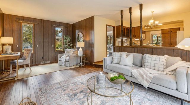 1640 Skyline DRIVE, Cedarburg, WI 53012