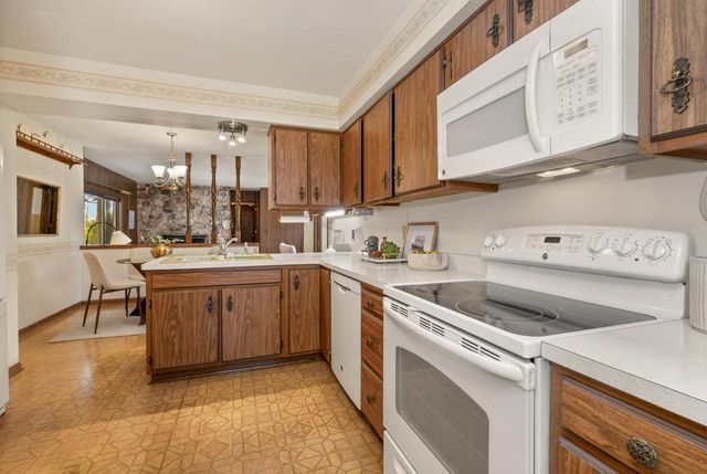 1640 Skyline DRIVE, Cedarburg, WI 53012