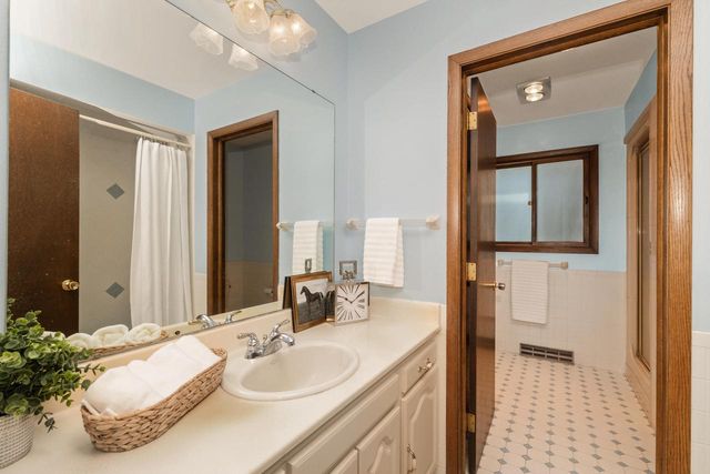 1640 Skyline DRIVE, Cedarburg, WI 53012