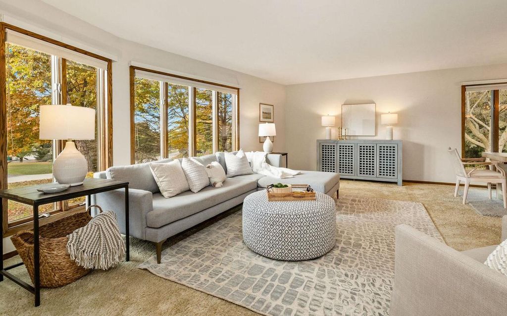 1640 Skyline DRIVE, Cedarburg, WI 53012