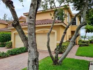 4135 Crystal Lake Dr, Deerfield Beach, FL 33064