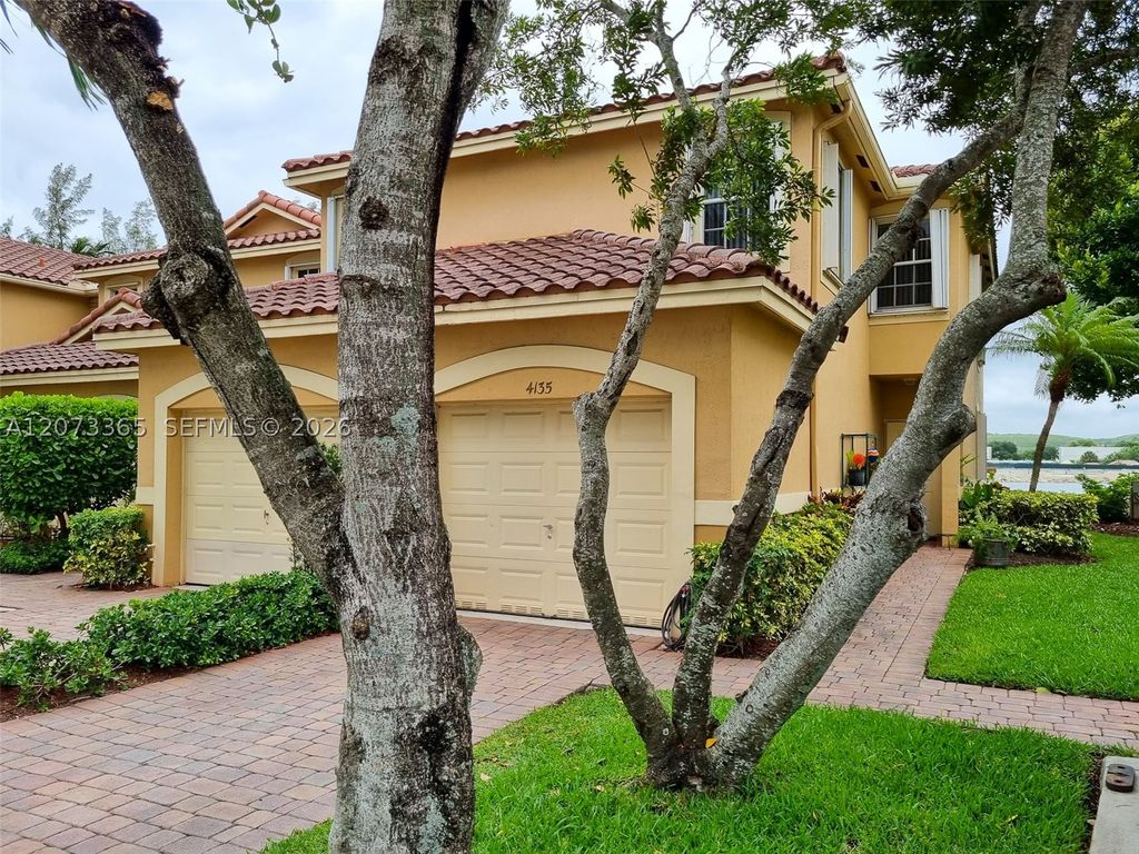 4135 Crystal Lake Dr, Deerfield Beach, FL 33064